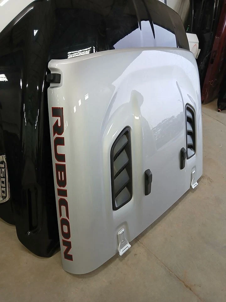 Hood Raised Contour Center With Vents Fits 18-23 Jeep Wrangler 3072583 - Image 2 of 3