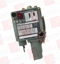 ALLEN BRADLEY 836T-T352JX9 / 836TT352JX9 (IN BOX)