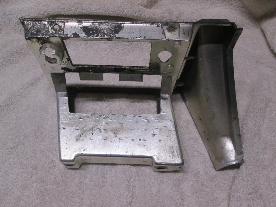 Pontiac Grand Am Grand Prix 1973 radio bisel 488237 Foto 4 de 4