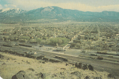 Panorama von Salida, Colorado, mit Kreuzung im Vordergrund Postkarte 60er Jahre