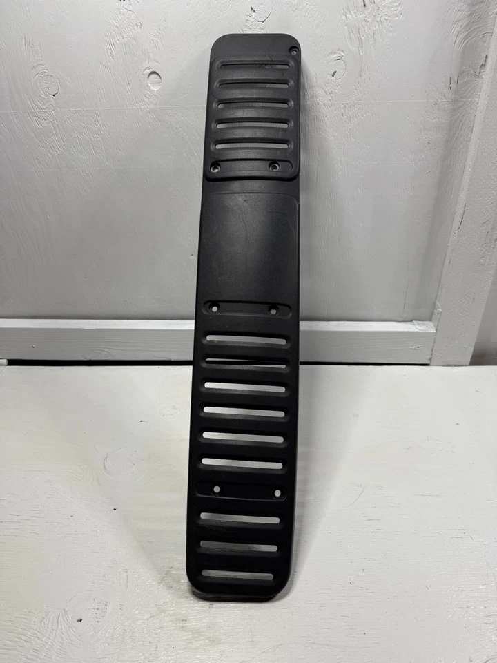 RAM PROMASTER 3500 2014-2022 PILAR TRASERO IZQUIERDO MOLDURA OEM 1308469070 Foto 2 de 4