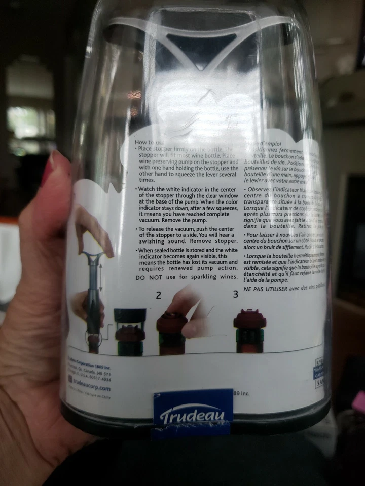 Bomba conservadora de vino Trudeau con dos tapones Foto 4 de 4