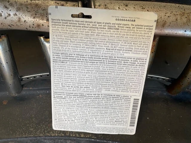 NUEVO Jeep Wrangler - Mopar Piezas Limpiador de Cremallera de Tapa Suave y Lubricante 5066440AA Foto 4 de 4