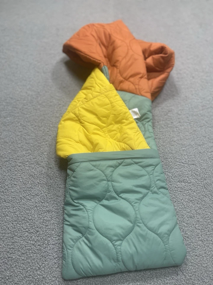 Urban Outfitters Bufanda Acolchada Puff Multicolor Ciudad Frío Invierno Otoño Preppy NUEVO Foto 3 de 4