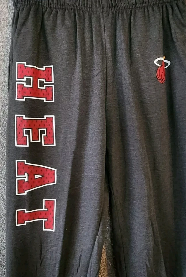 Pantalones deportivos NBA Miami Heat baloncesto cremallera completa para hombre pequeños grises con licencia Foto 2 de 3