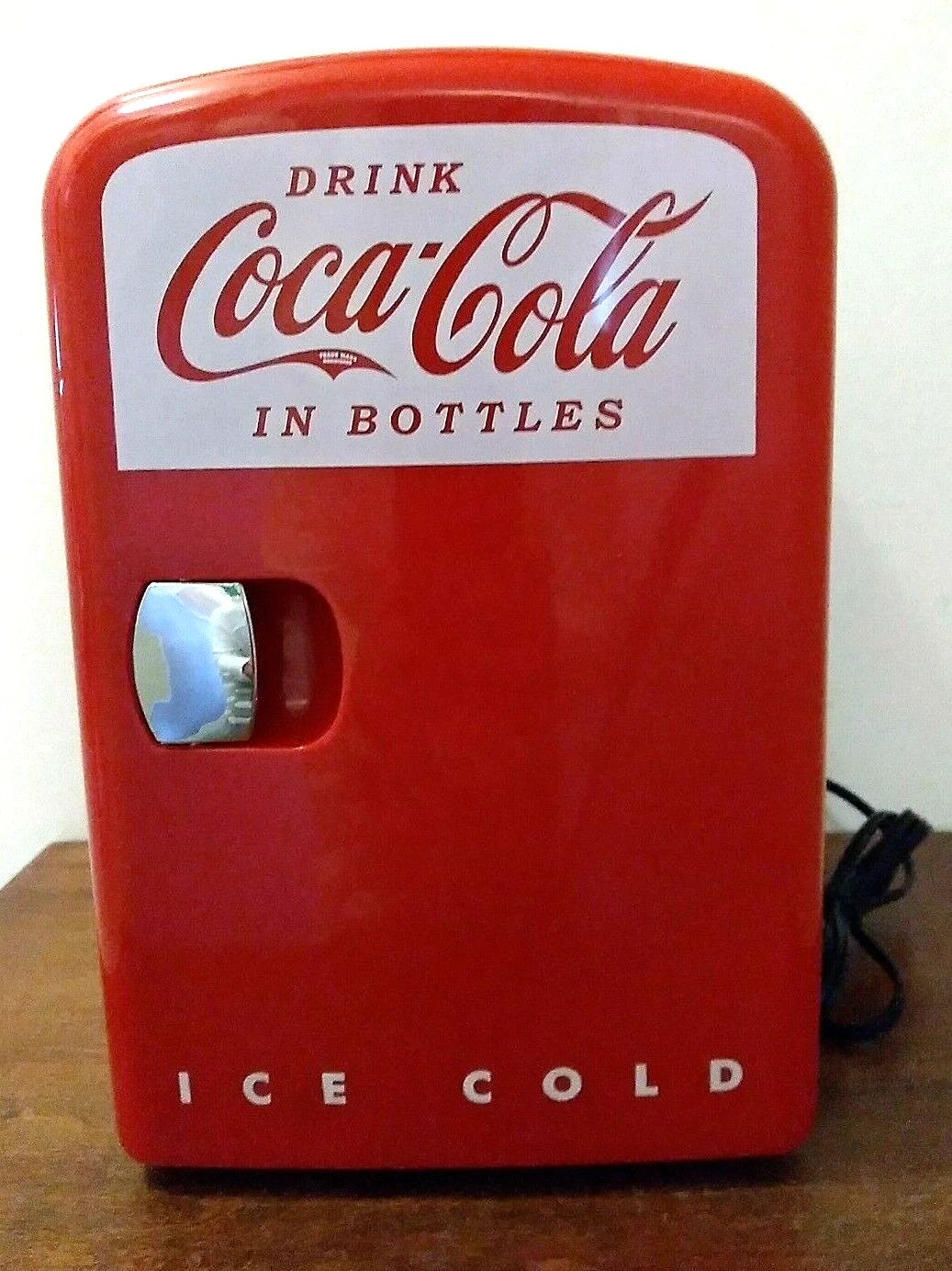Classic Coca Cola Koolatron KWC-4 Mini Cooler 2 Liter/6 Can Portable Fridge 2012