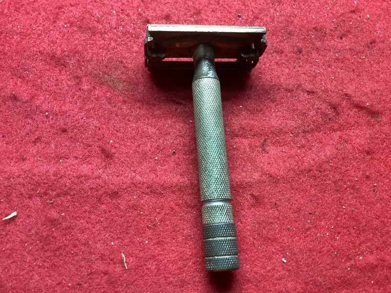 VINTAGE GILLETTE Y2 BLACK TIP SAFETY RAZOR