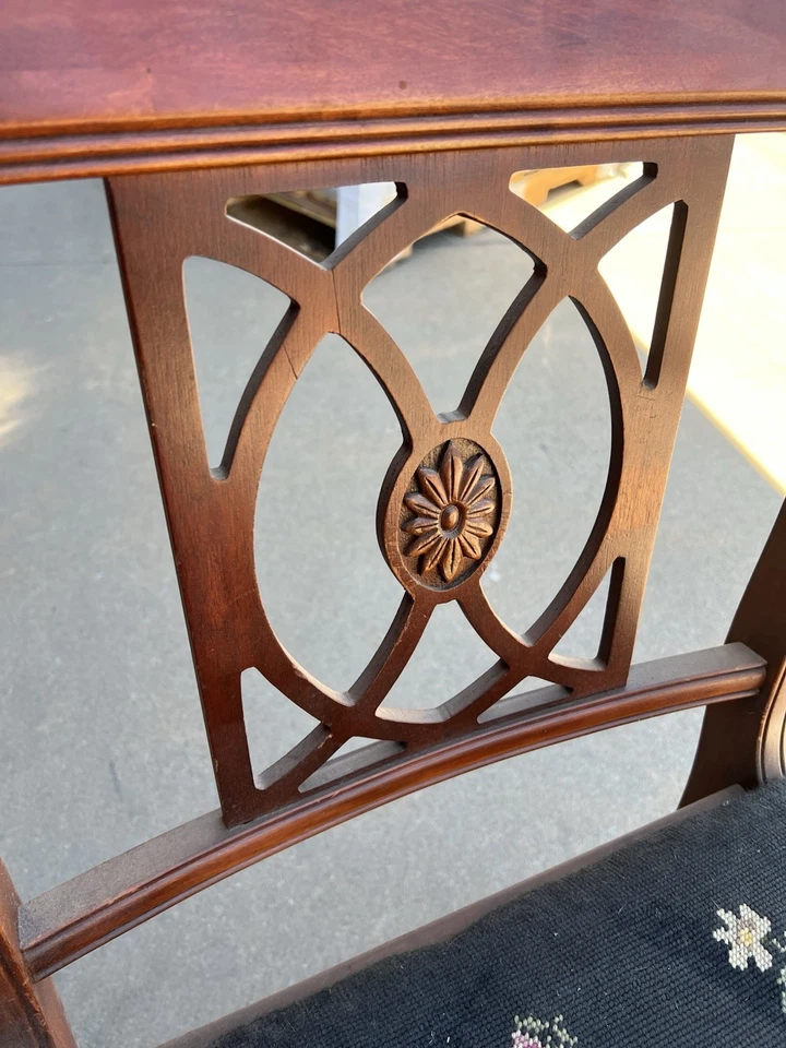 Silla vintage de madera y tela Drexel Furniture Co. usada ver fotos  Foto 3 de 4