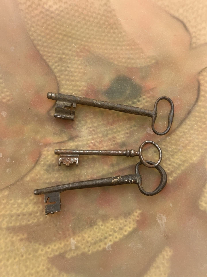 Skeleton Key French Large Steel Chateau Keys 5” Set 3 1800s Heavy Door Iron - Image 4 of 4