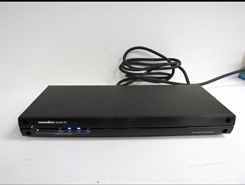Panamax M4300-EX Rack Mount Power Conditioner 120V 15A 9 Outlets Indicator