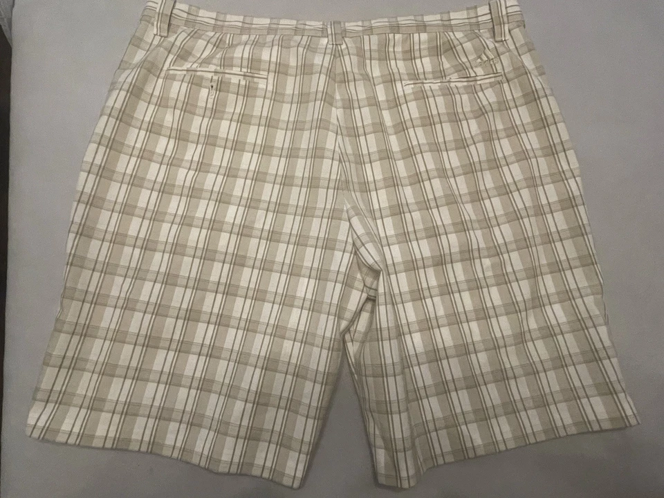 PANTALONES CORTOS A CUADROS DELANTEROS PLANOS ADIDAS GOLF PARA HOMBRE Talla 42 Foto 3 de 4
