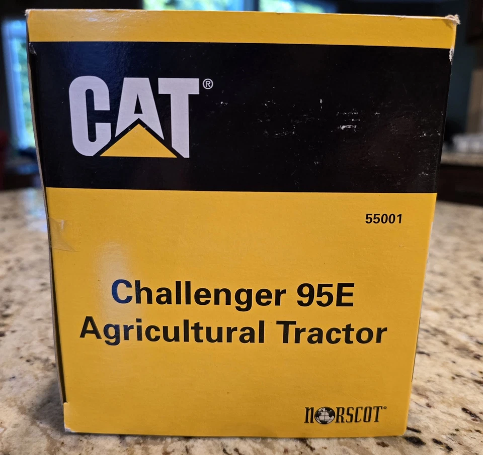 NORSCOT Caterpillar CAT Challenger 95E Agricultural Tractor 1/32 Scale NEW - Image 3 of 4