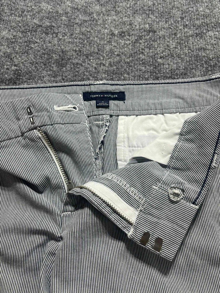Pantalones cortos bermudas Tommy Hilfiger para mujer talla 4 azules a rayas con bolsillos cortados Foto 4 de 4