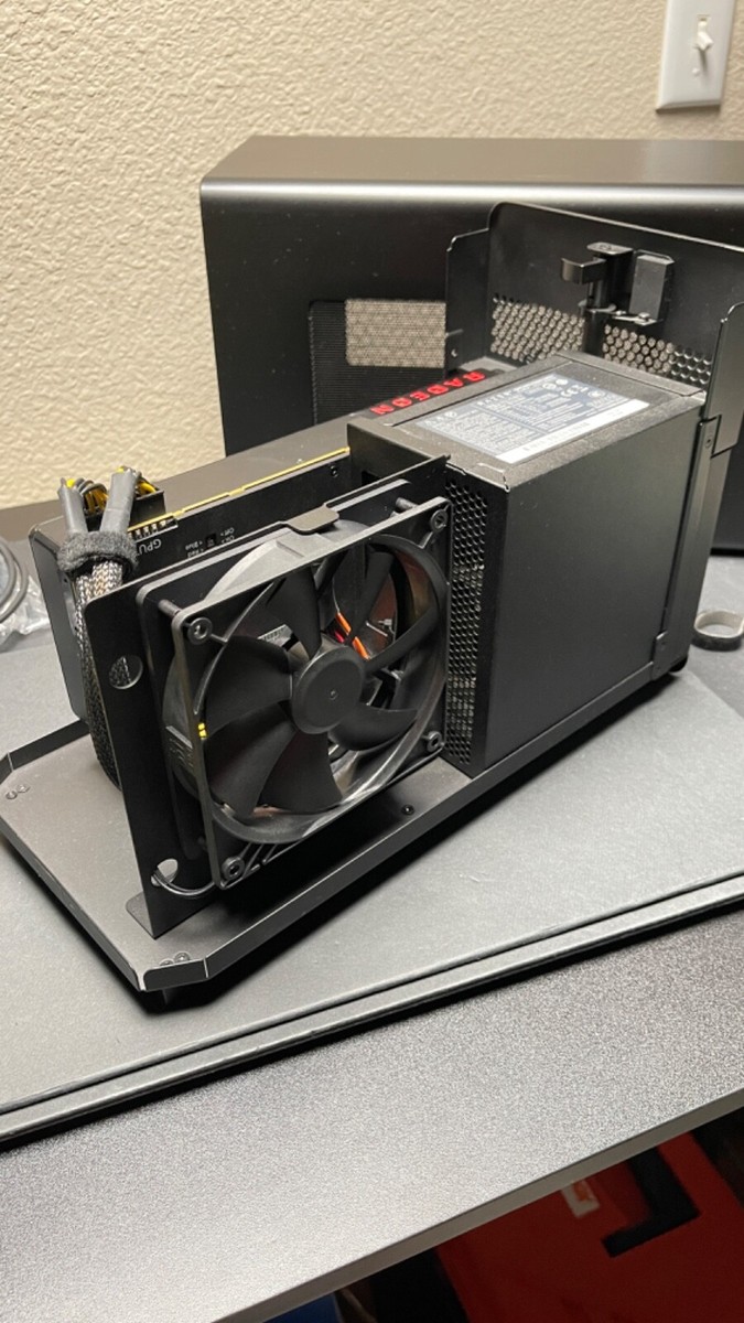 Razer Core X Thunderbolt 3 & Radeon RX Vega 64 8GB Graphics Razer Core X Thunderbolt 3 & Radeon RX Vega 64 8GB Graphics
