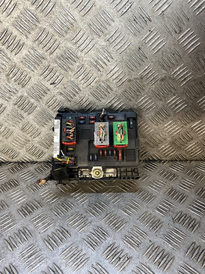 CITROEN PEUGEOT BSM-B2 UNDER BONNET ENGINE BAY FUSE BOX S118470002 D