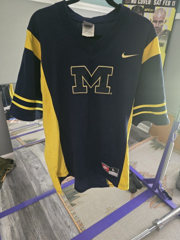 Nike Michigan Wolverines V-Neck Short Sleeve Shirt Navy/Yellow Size L