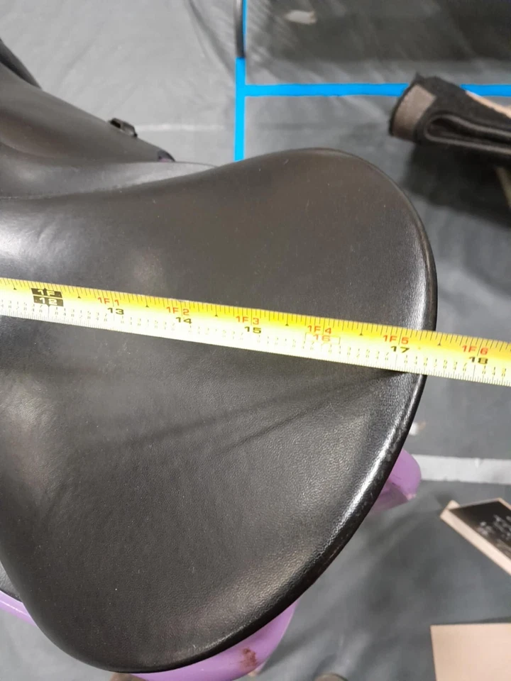 马鞍 - 17 英寸礼服鞍座 Passier Nicole's Grand Gilbert 状况良好 — 第 3/4 张图片