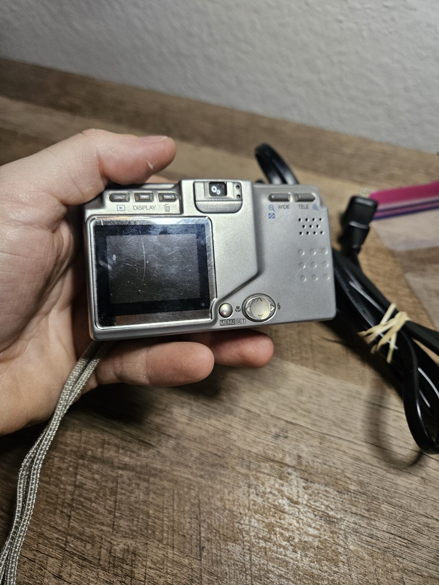 【レア】KONICA MINOLTA DIMAGE G600 Konica Minolta DiMAGE G600 6.0MP Digital Camera - Silver for