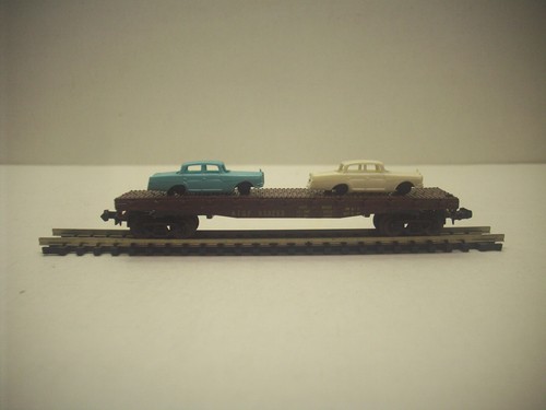 N Scale Lima ATSF Flat Car with Automobile Load - Picture 6 of 11