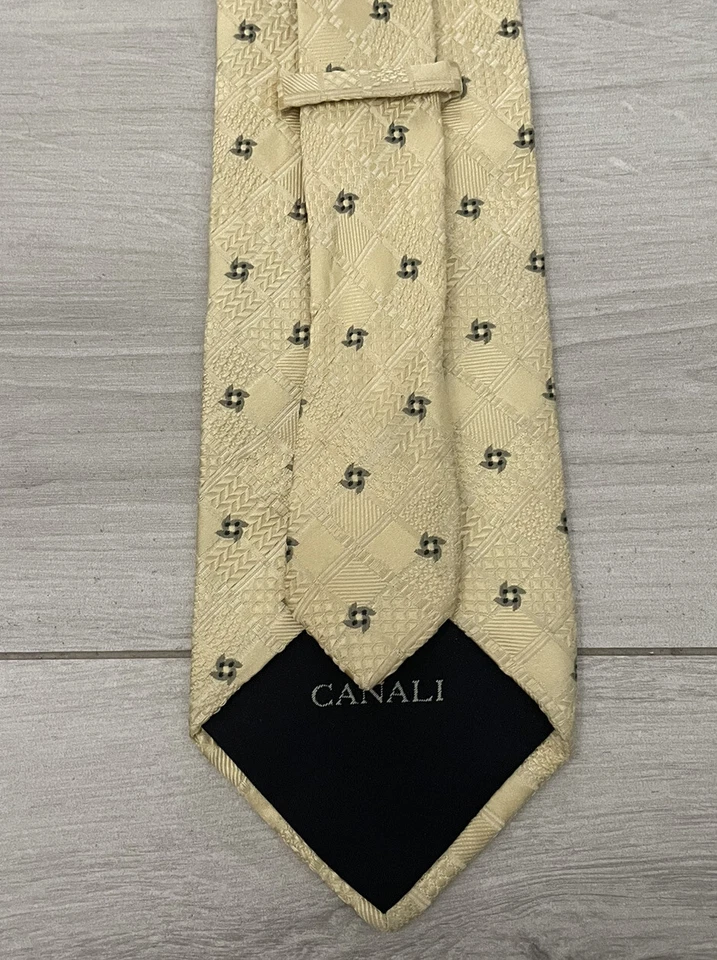 Corbata de seda Jacquard a cuadros amarilla clara Canali para hombre Italia 3 7/8" 59" usada en excelente estado Foto 4 de 4