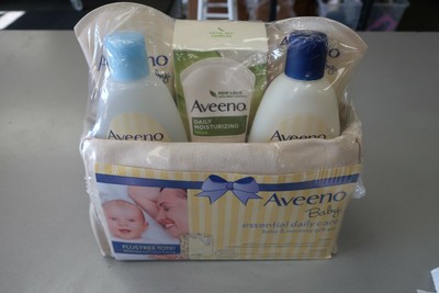 aveeno mommy and me gift set