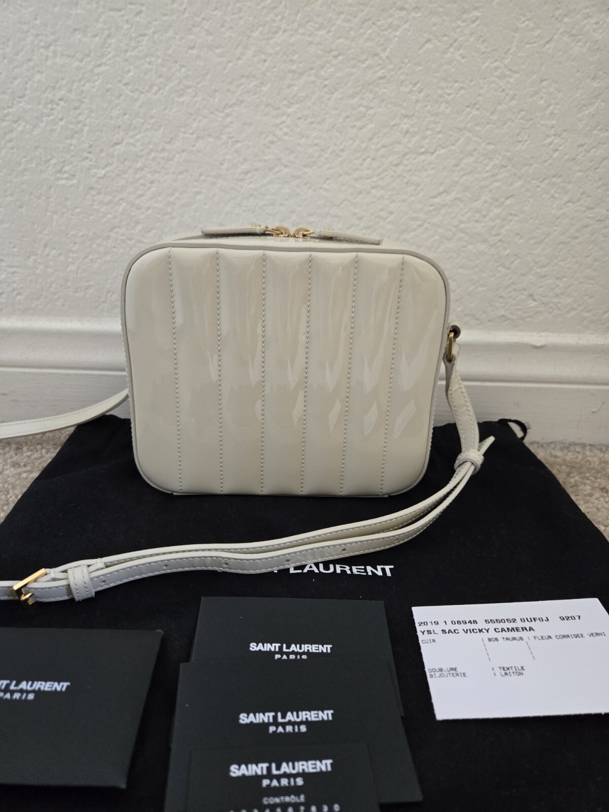 SAINT LAURENT Borsa a tracolla YSL Vicky in pelle verniciata bellissima