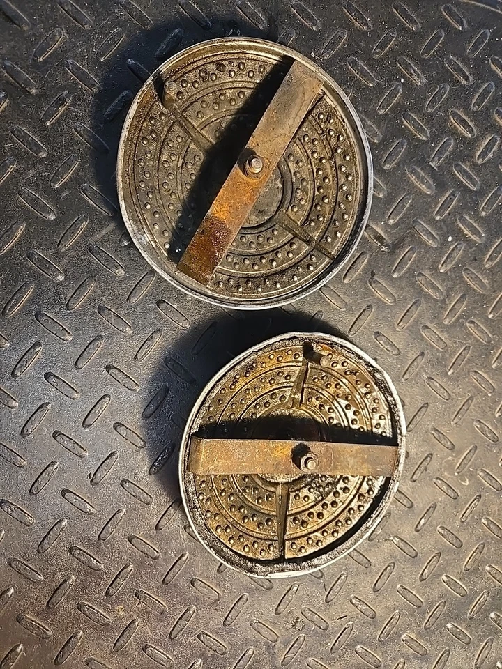 Cadillac Series 61 1941 vintage OEM cromo luz antiniebla cubierta placa de eliminación par GM Foto 4 de 4