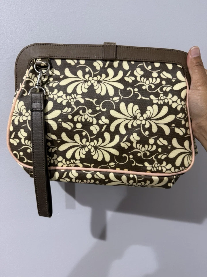 Muñeca sin asas y almohadilla Petunia Pickle Bottom floral rosa y marrón Cross Town G Foto 3 de 4