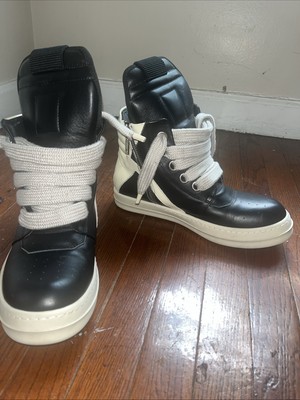 スニーカー Jumbolaced Geobasket Sneakers Jumbolace Geobasket in Black/Milk – SVRN