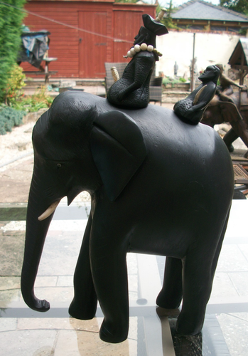 LARGE6.3Kg HAND CARVED ANTIQUE EBONY CEREMONIAL ELEPHANT - Picture 2 of 6