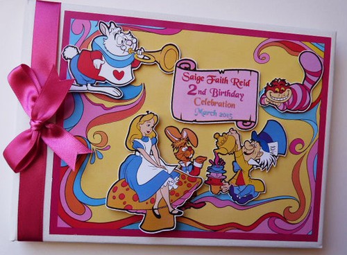 Personalised Alice in Wonderland girls birthday guest book, album, gift - 第 1/7 張圖片