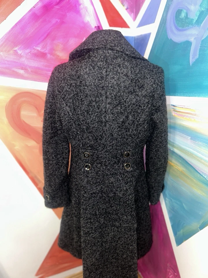 Abrigo Ivanka Trump Gris Lana Boucle Línea A Doble Pecho Guisante Foto 2 de 3