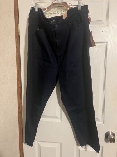 NYDJ size 24W Slim Capri with Released Hem & LiftXTuck Technology NWT