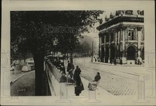 1928 Press Photo Two Miles of Second-Hand Books for Sale on Old Stone Parapet