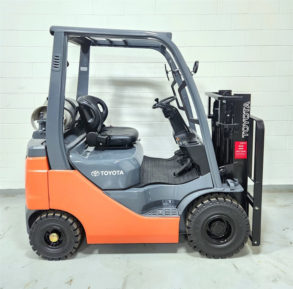 【海外】TOYOTA 8FD25 TONERO ミニチュアフォークリフト Toyota Tonero Diesel 2.5t, Lean power - Engine-powered forklift