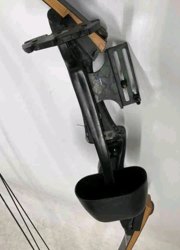 Vintage Darton 40B Compound Bow Black Tan RH With Quiver And Sights - Image 3 of 4