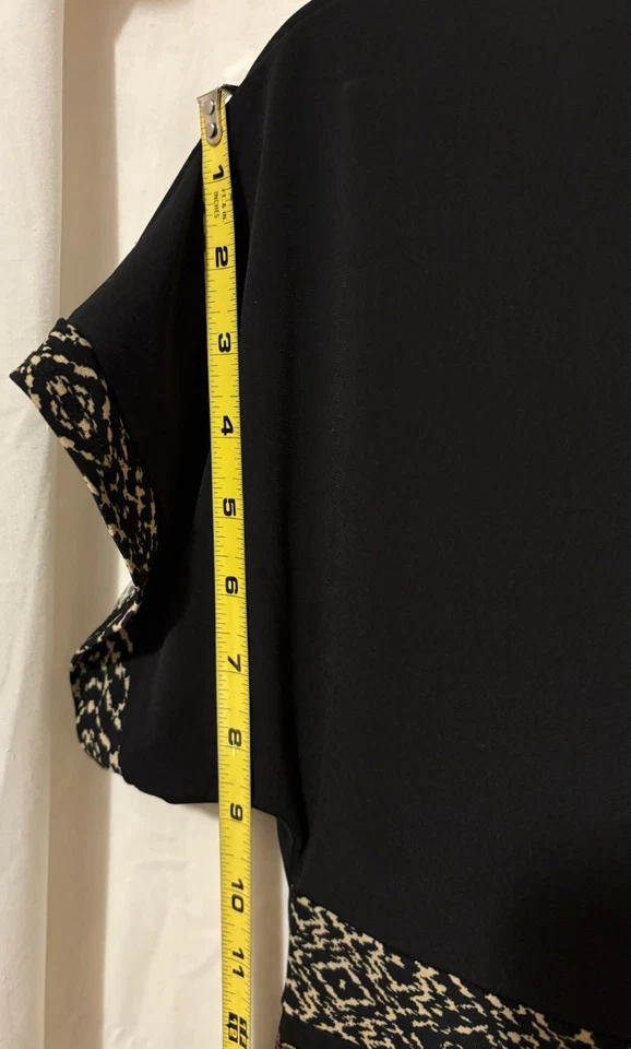 Женский топ Liz & Co с коротким рукавом черный геометрический с избытком обертка поли спандекс S-L - Изображение 4 из 4