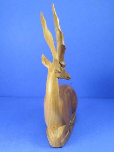 Estatuilla de gacela/antílope sentada de madera tallada a mano de colección de 8" de alto - Imagen 14 de 23