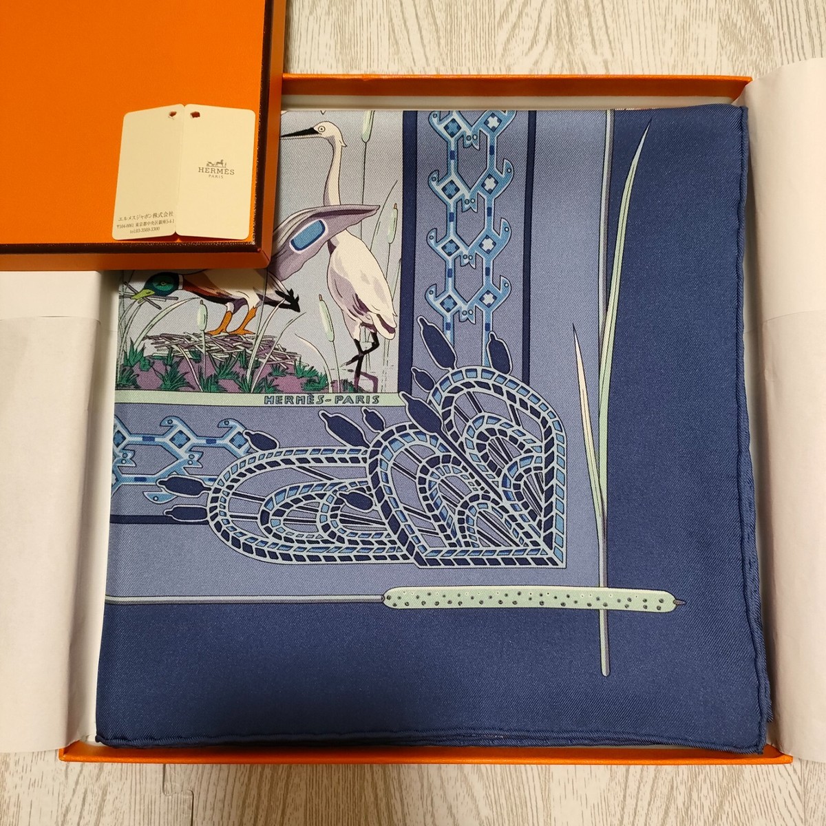 Unused w/box HERMES Carre 90 LIBRES COMME L'AIR Silk Scarf