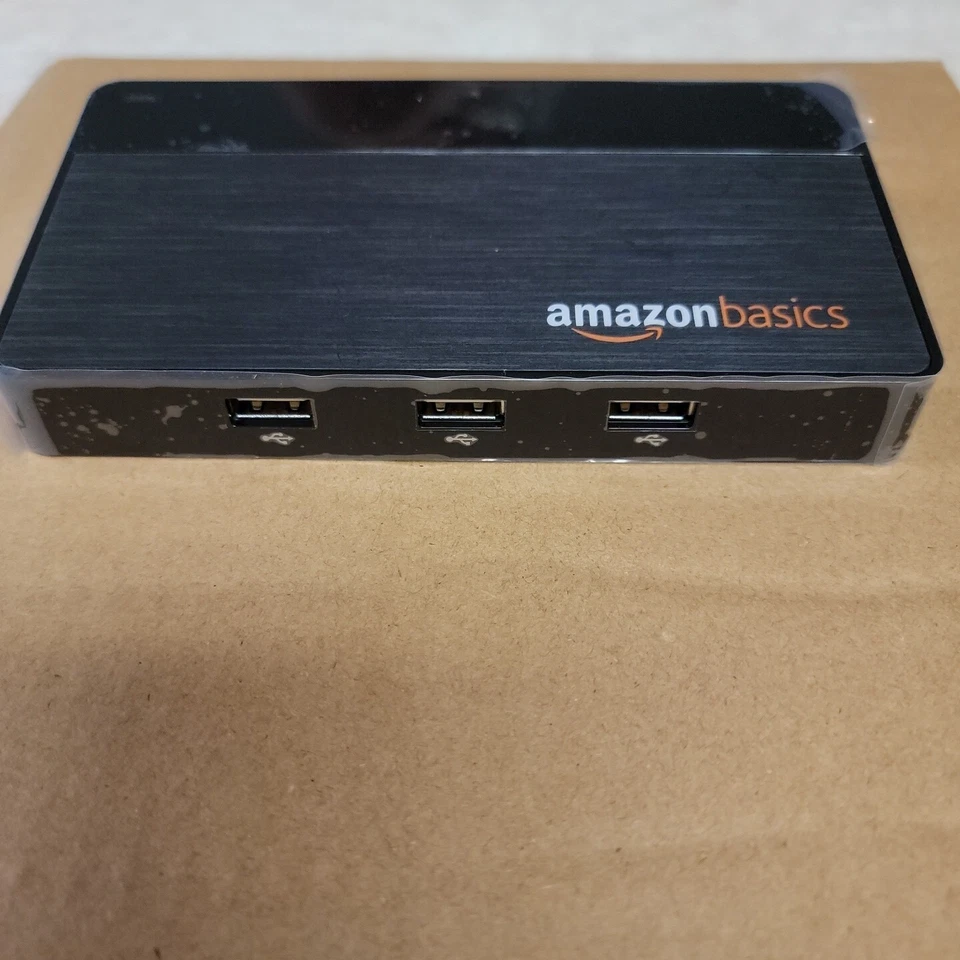 Amazon Basics 10-Port USB 2.0 Hub w/ 2 Fast Charging Port. (5 hubs per case) - Image 3 of 4