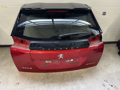 Achterklep met artikelnummer  9831045880 Peugeot 2008II kleurcode EVH rood