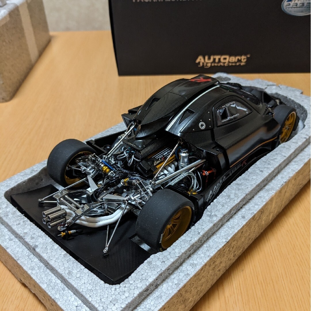 Pagani Zonda R ミニカー 1/18 オートアート　絶版品 Autoart 1/18 Pagani Zonda R Revolution Carbon Black Launch