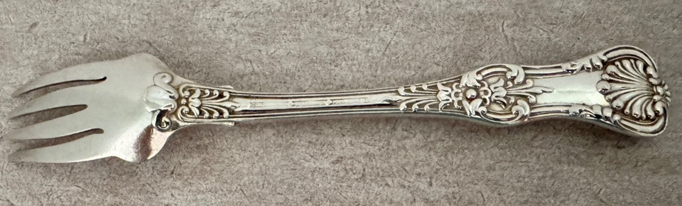 TIFFANY INGLÉS REY ESTERLINA 6 1/2" INDIVIDUAL ESTILO ANTIGUO ONDULADO 4 TINTADOS TENEDOR DE PECES Foto 3 de 4