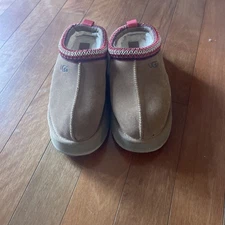 UGG Tazz Platform Slippers Chestnut Suede Women’s Size 9