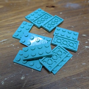 Lego Sand Green Plate 2 x 4 - Qty 12