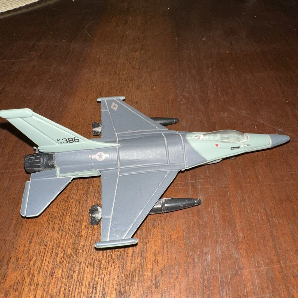 Road Champs Plane Diecast F-16Eagle  Made in China 3.5" W x 5"L - Image 2 of 4