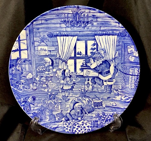 (2) Spode Victorian Christmas Pink & Blue Plates 8.25” Santa’s Workshop Mint - Picture 11 of 12