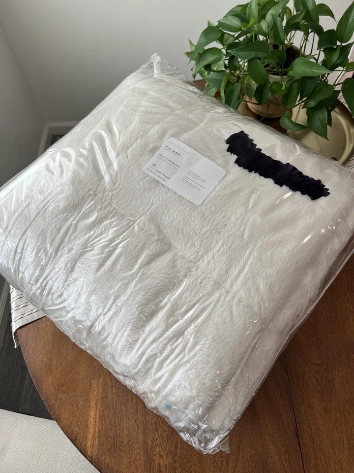 Edredón de piel sintética Pottery Barn Alpine, blanco/alpino, completo/queen Foto 2 de 4