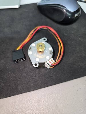 NMB / PM35L-048-ML01 STEPPER MOTOR(161)