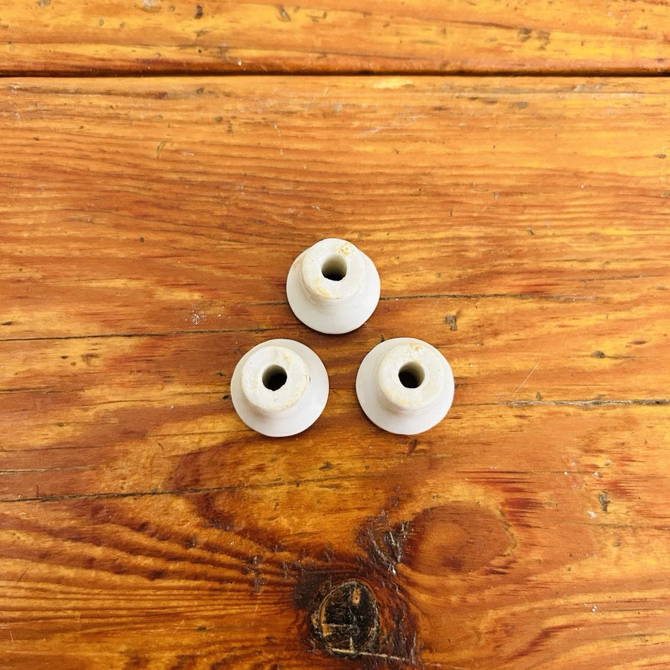 Set of 3 Vintage Mini White Porcelain Cabinet Drawer Pulls Donut Ring Style Foto 2 de 4